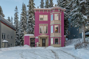 Magenta Haus